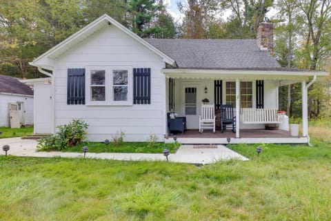 Blakeslee Vacation Rental | 3BR | 1.5BA | 1,300 Sq Ft | Stairs Required