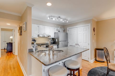 Kitchen - Breakfast Bar