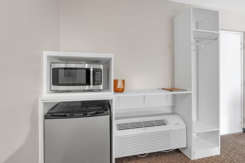 Appliance, Microwave, Oven, Indoors, Kitchen