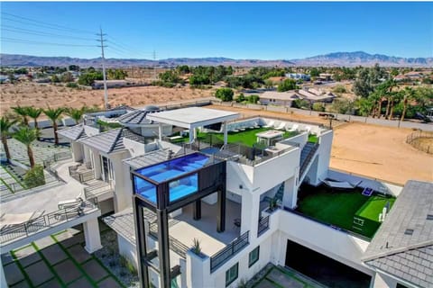 Rooftop Plunge Pool, with Strip Views and Plexiglass windows on 3 sides.