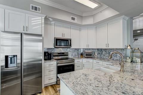 Fully Equipped Kitchen with Pristine White Cabinetry, Granite Countertops and Eat-In Table Space