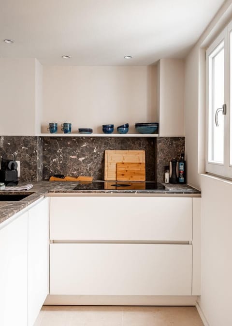 Modern, fully equipped kitchen