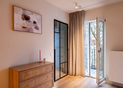 Spacious and classy double bedroom with direct access to terrace (We provide prepared beds with high-quality bed linen)