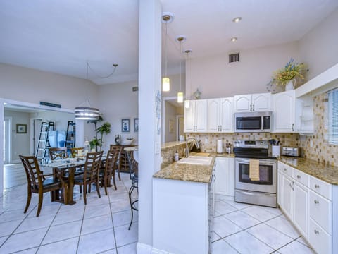 Kitchen | Dining Area