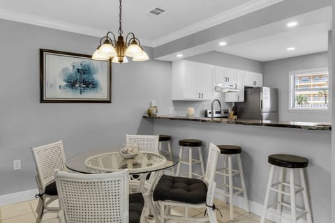 Dining plus eat-in bar seating