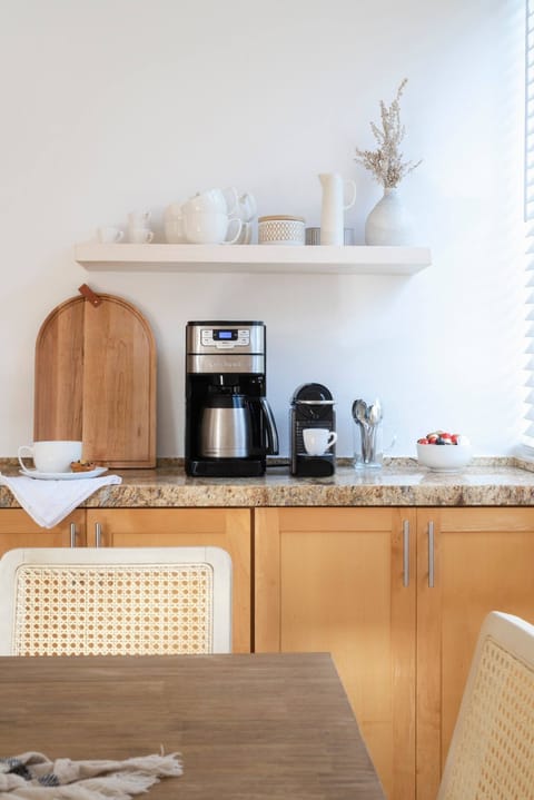 Help yourself to coffee, espresso and tea at this little coffee bar