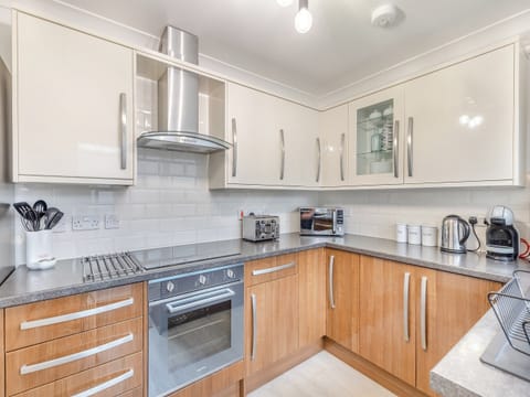 Kitchen | 5 Vista Apartments, Goodrington, near Paignton