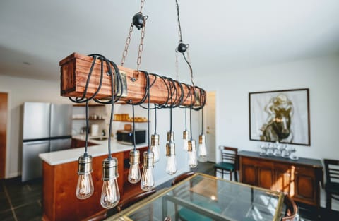 Dining light on dimmer 🔅