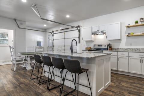 Kitchen- Gameroom