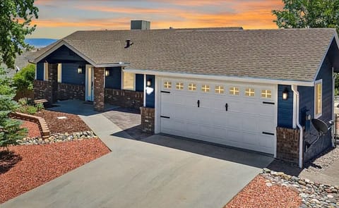 Beautiful home with so much to do , tennis, pickleball, volleyball,walking trail