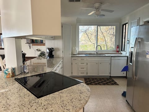 Full kitchen. Renovated in 2025.