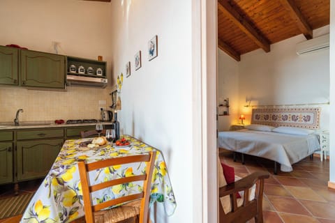 La cucina e la camera da letto