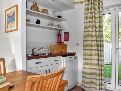 Kitchen | Cape 4, Norton