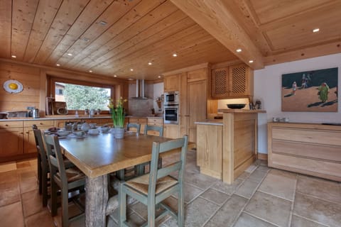 Kitchen / dining table