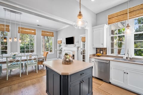 Kitchen Island - Dining Area