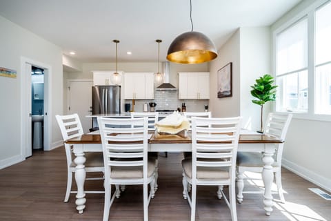 Dine and delight with an open kitchen backdrop - highchair in the pantry. 