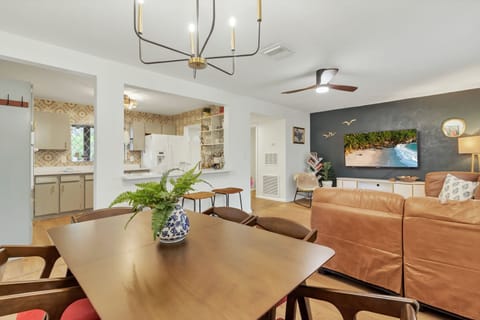 Open spacious floor plan!