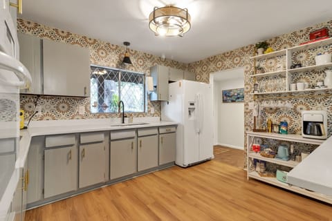 Spacious kitchen to prepare all of your meals + Full coffee bar!
