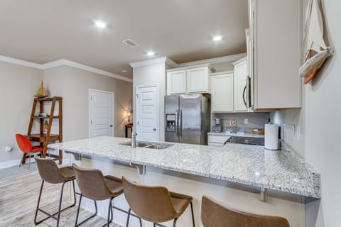 Kitchen | Breakfast Bar | Keurig Coffee Machine | 1st Floor