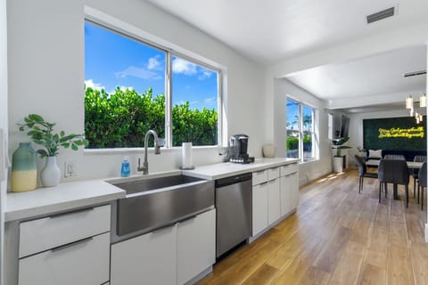 Open-concept kitchen with full appliances and great indoor-outdoor flow.