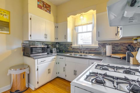 Kitchen | Keurig Coffee Maker | Blender | Toaster