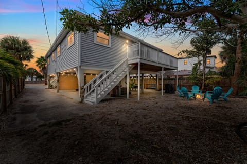 Right across the street from the sand, this cozy retreat is ideal for a relaxed beach escape with your favorite people.