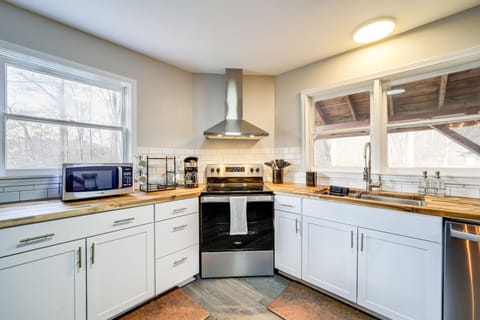 Kitchen | 1st Floor | Trash Bags & Paper Towels