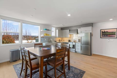 Building Lobby &amp; Kitchen