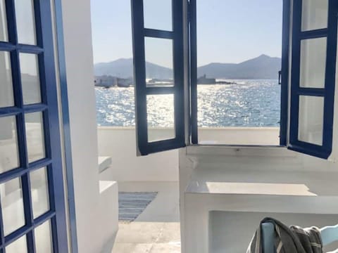 Casa Medusa: a seafront studio in Naoussa - the view