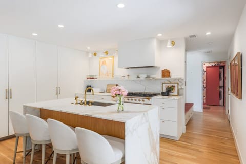 Kitchen | Concealed Cabinet-Front Appliances