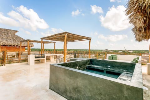 Your own private roof lounge amongst the treetops