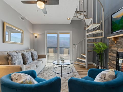 Welcome to Smoky Sunrise Getaway - Deer Ridge Mountain Resort C305