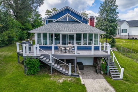 Back of the home from the lake. 