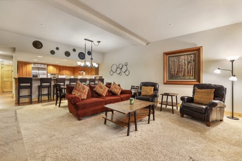 Home Decor, Furniture, Indoors, Living Room, Table