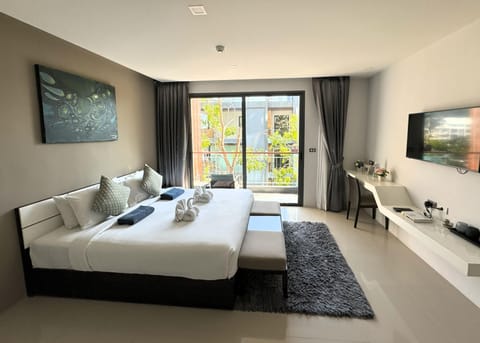 ET205 Convenient Patong studio, Condo with pool (11572)