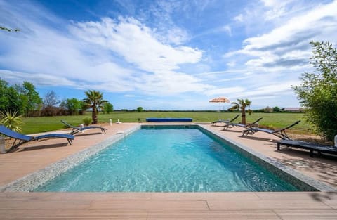 MOULÈS vacation rental, comfortable house for rent, swimming pool for 10 people. Online reservation with Plaisirs & Maisons de Provence