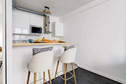 The kitchen and dining area