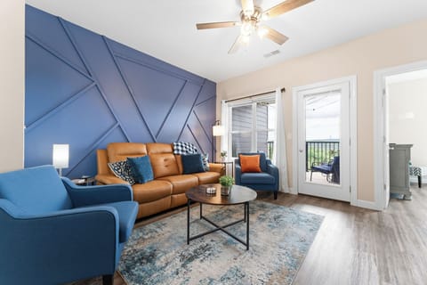Sink into the reclining sofa with your book, your coffee, and
absolutely nowhere to be — the main floor living room is where the slow mornings happen before the day picks up speed. Enjoy panoramic mountain views from the sofa.
