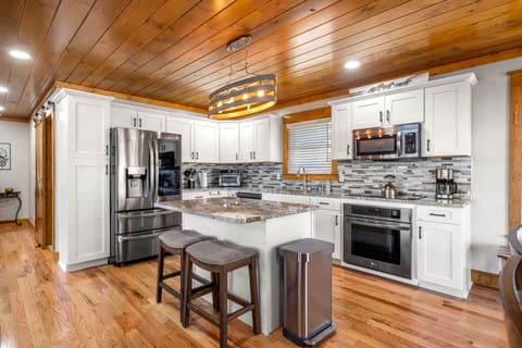 Well-equipped kitchen for the chef in the family!