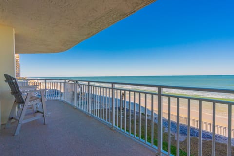 Private, oceanfront balcony!