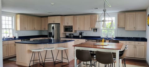 Spacious kitchen with 2 dishwashers, 2 sinks and double wall oven