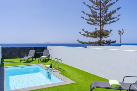 Villa Verde Blanca image