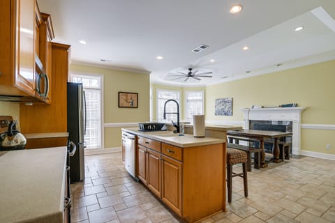 Kitchen | Main Level | Keurig/Drip Coffee Maker | Blender | Cooking Basics