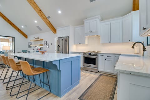 Kitchen | 1st Floor | Trash Bags & Paper Towels