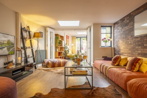 40 Parsonage Street, Cambridge: Artfully curated interiors are both visually arresting and sumptuously comfortable