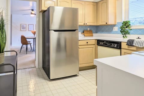 Bright, cheerful, and full of energy, this kitchen is not just for cooking but also a great spot for brainstorming and studying. With ample counter space to spread out notes and textbooks, it's a lively backdrop for both culinary and academic pursuits.