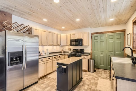 Savor the ease of home cooking in our kitchen, perfect for whipping up quick meals or indulging in gourmet creations, all with the convenience of a modern oven.