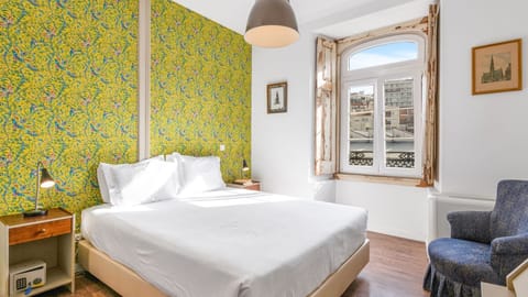 The bedroom has a comfortable bed, with quality linens! Perfect for restful nights #comfort #rest #portugal #pt #lisbon