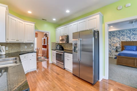 Kitchen | Cooking Basics | Drip Coffee Maker | Breakfast Nook | Upper Level