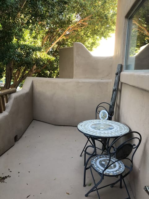 Upper queen suite deck